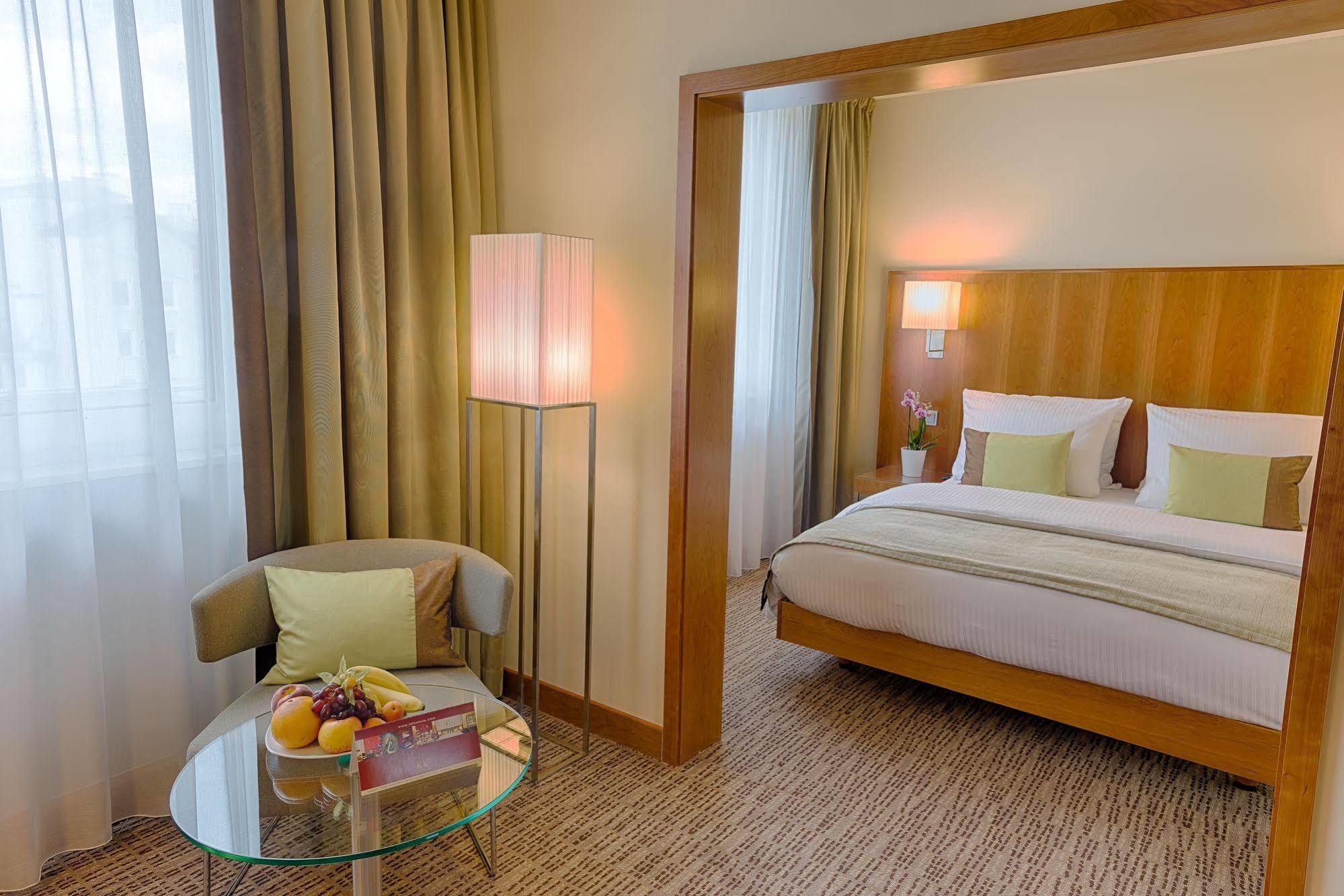 K+K Hotel Am Harras Munchen Bagian luar foto