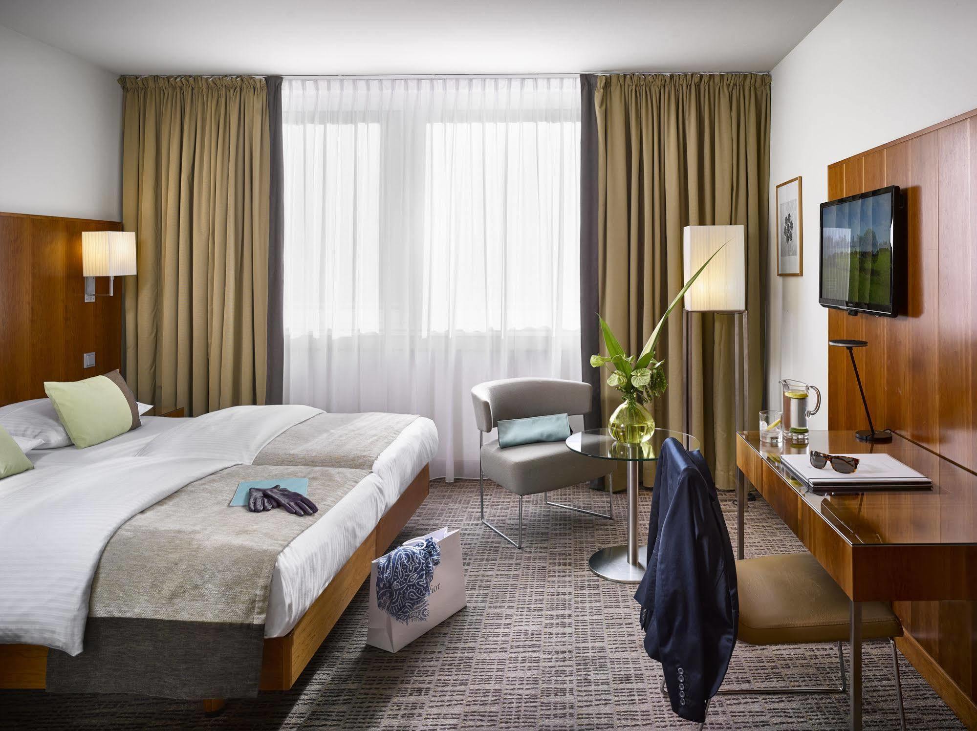 K+K Hotel Am Harras Munchen Bagian luar foto