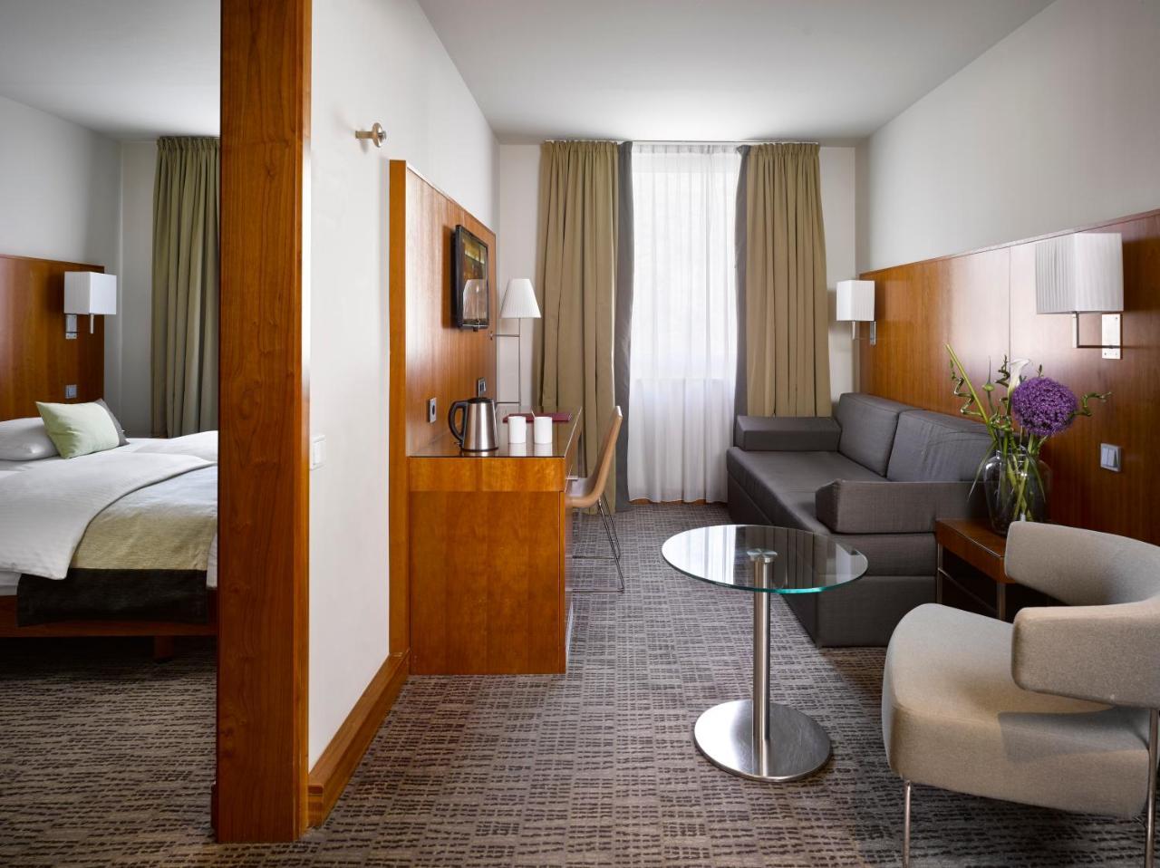 K+K Hotel Am Harras Munchen Bagian luar foto